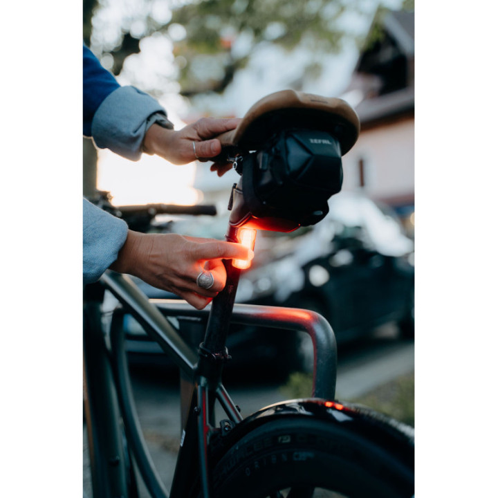 Stop ZEFAL R20 USB 20 Lumeni - Lanternă Bicicletă