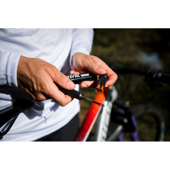 Kit reparatie tubeless ZEFAL cu prindere inclusa